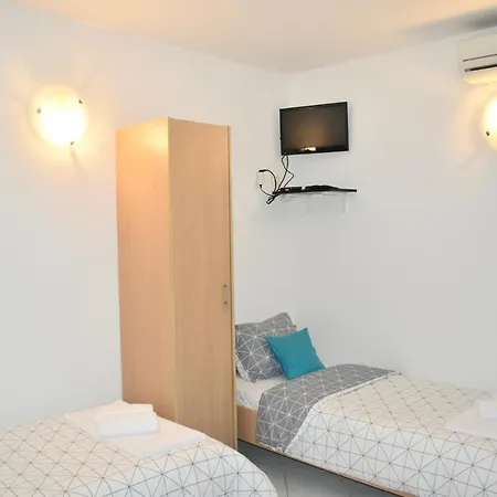 Twin Apartment *
