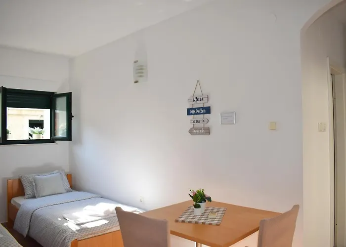 Twin Apartment Split
