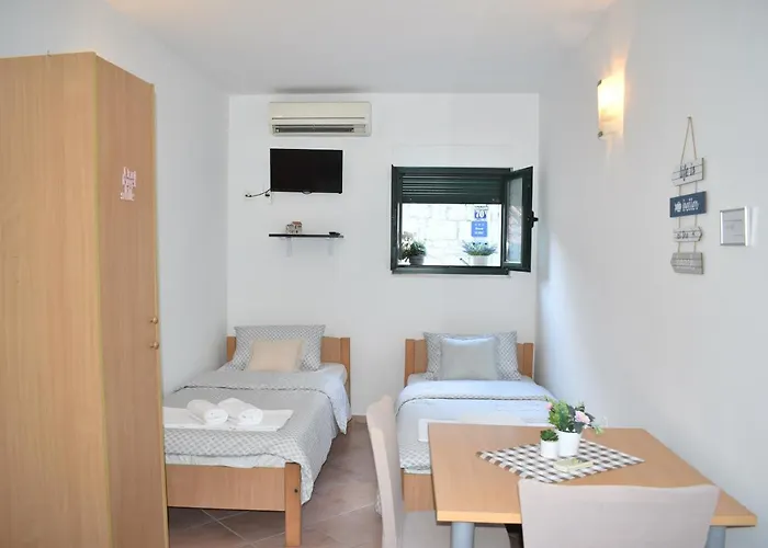 Twin Apartment Split
